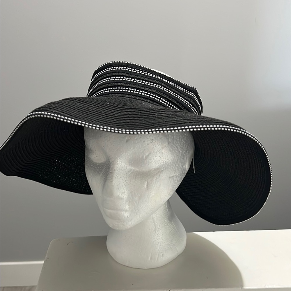 Elegant Black Wide-Brimmed Sun hat
